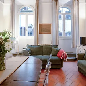 https://residenza-rondinelli.it-tuscanyhotel.com